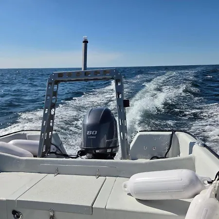 Fantastic Year-around With Boats, Hottube Tatil Evi
