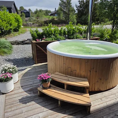 Fantastic Year-around With Boats, Hottube Tatil Evi Steinsland (Vestland)